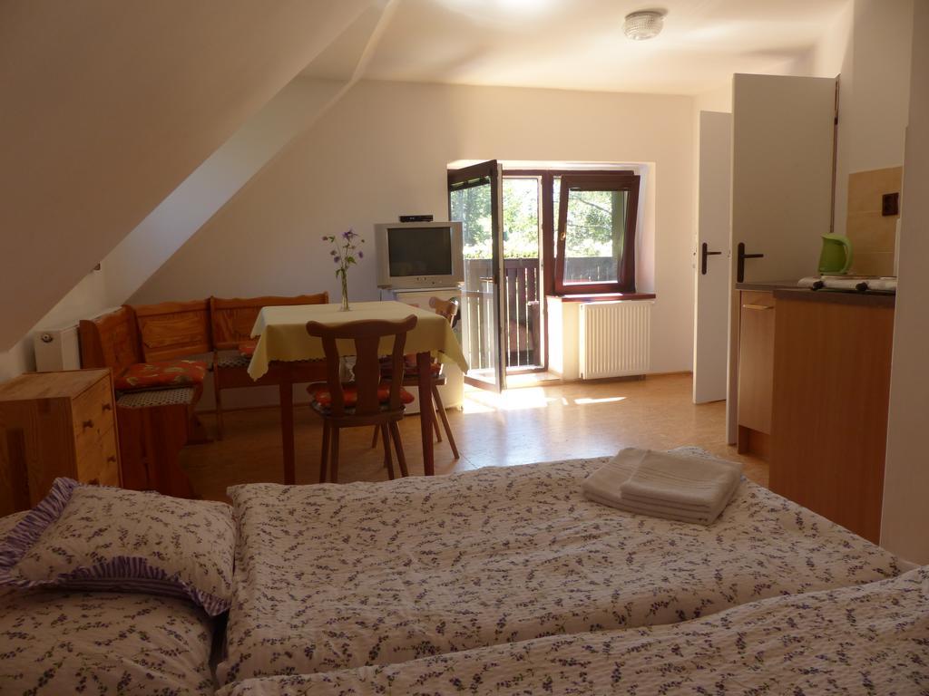 Bizoni Dvur Hotel Retenice Bagian luar foto