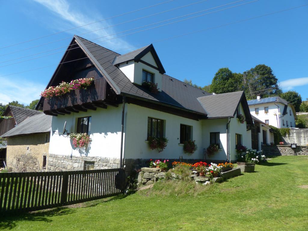 Bizoni Dvur Hotel Retenice Bagian luar foto