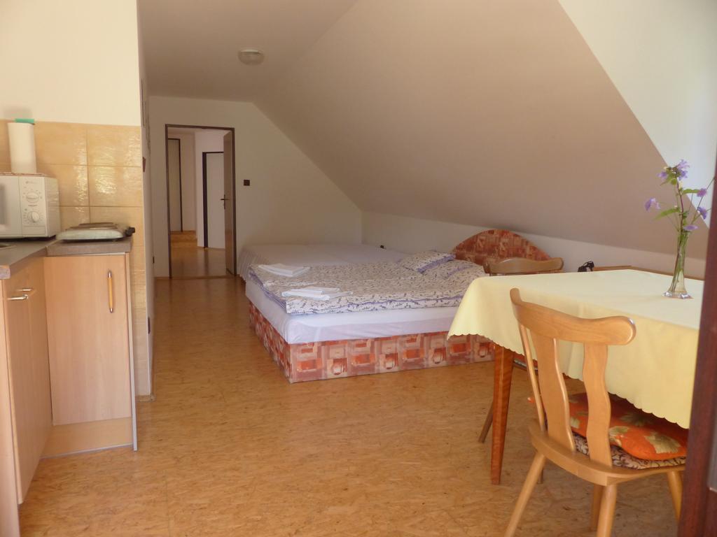 Bizoni Dvur Hotel Retenice Bagian luar foto