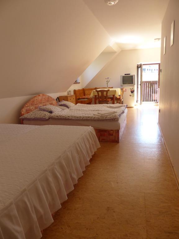 Bizoni Dvur Hotel Retenice Bagian luar foto